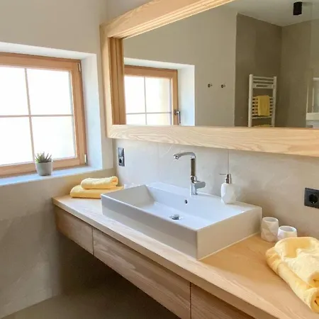 Tuxer Apartment *